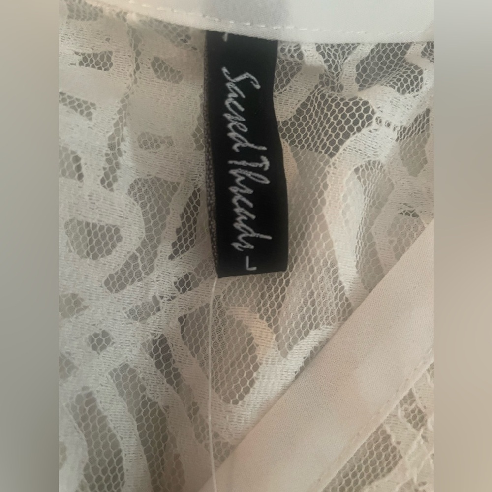 Sacred Threads short sleeve NWT - Picture 5 of 6